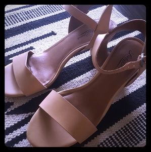 Lucky brand Pepper sandal size 7.5 new